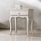 Mesita de noche blanca con 1 cajón y patas largas curvas y diseño floral con incrustaciones de hueso | Mesita de noche blanca con 1 cajón y patas largas curvas y diseño floral con incrustaciones de hueso